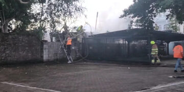 Screenshot 2025 06 27 195507 Een brand in een vermoedelijk bewoond pand van het ministerie van Financiën in het centrum van Paramaribo is zaterdagavond snel geblust. Dankzij snel ingrijpen van de brandweer bleef grotere schade uit.