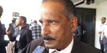 Screenshot 2025 06 29 133219 “De VHP is in die race,” reageerde VHP-parlementariër Mahinder Jogi op vragen van journalisten tijdens de beëdiging van de leden van De Nationale Assemblee (DNA). Hij deed die uitspraak in reactie op de vraag of de VHP kandidaten zal voordragen voor de functies van voorzitter en vicevoorzitter van het parlement...