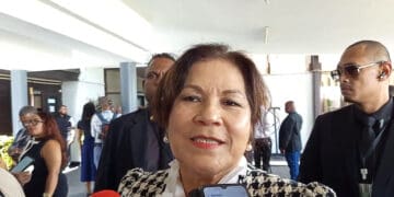 Screenshot 2025 06 29 145722 Ingrid Bouterse-Waldring, weduwe van voormalig president Desi Bouterse, is vandaag officieel beëdigd als lid van De Nationale Assemblee (DNA). In gesprek met journalisten verklaarde zij: “Ik zal heel hard mijn best doen. Ik had hem beloofd dat ik de verkiezingen zou winnen voor hem, en daarom sta ik hier.”...