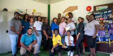 WhatsApp Image 2025 06 13 at 14.21.19 1 1536x1021 1 De Kiwanis Club Paramaribo Central heeft met succes haar resocialisatieproject “Jeugdigen in Detentie” voortgezet in het Jeugd Correctie Centrum (JCC) te Santo Boma. Jongeren kregen de kans om hun eigen muziek te schrijven en op te nemen, met als doel persoonlijke groei en re-integratie te bevorderen.