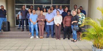 foto BAVP 1 1536x1152 1 De PG wees erop dat deze uitbreiding de slagkracht van de Arbeidsinspectie vergroot en bijdraagt aan effectiever toezicht in alle districten. De beëdigde inspecteurs zijn na hun opleiding beter toegerust om juridische en operationele controles uit te voeren binnen bedrijven.