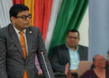 Asis Gajadien van de VHP fractie sprak zijn afkeuring. Beeld: DNA
