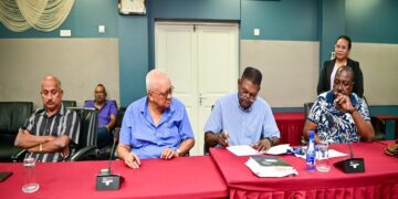 ravaksur regering De regering en RAVAKSUR Plus hebben op woensdag 26 juni 2025 een principeakkoord ondertekend over bezoldigingsverhogingen en fiscale voorzieningen voor ambtenaren.