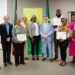 2025.07.24 BIS 02 SDI Cursus Portugees Guimaraes groep Vijf functionarissen van het ministerie van Buitenlandse Zaken, Internationale Handel en Samenwerking (BIS) hebben donderdag een certificaat ontvangen voor het succesvol afronden van een Portugese taalcursus aan het Guimarães Rosa Instituut.