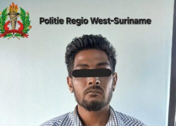 516597602 572774135913434 1896817355253655968 n e1752110071957 De politie heeft op maandag 7 juli 2025 de 35-jarige S.A., beter bekend als "Sher", gearresteerd op verdenking van zware mishandeling in het district Nickerie.