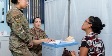 518360550 1177007491126887 5947860375694950300 n In het kader van de gezondheidsmissie AMISTAD 2025 werken Amerikaanse en Surinaamse medische teams van 14 tot en met 25 juli samen om medische zorg te verlenen in het Academisch Ziekenhuis Paramaribo, het Wanica Ziekenhuis en het ziekenhuis te Brownsweg. De missie wordt uitgevoerd onder leiding van het U.S. Air Forces Southern Command (AFSOUTH), in samenwerking met het Surinaamse ministerie van Volksgezondheid.