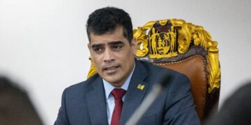 Ashwin Adhin11 De toelating van acht nieuwe coalitieleden tot De Nationale Assemblee (DNA) is vrijdag niet doorgegaan, omdat de VHP geen quorum heeft verleend. Slechts 25 leden waren aanwezig, onvoldoende voor een rechtsgeldige vergadering...