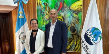 IBRAHIM VISITA GUATEMALA e1751826492397 De Guatemalteekse minister van Landbouw, María Fernanda Rivera, heeft vrijdag een ontmoeting gehad met Muhammad Ibrahim, de kandidaat van Guyana voor het leiderschap van het Inter-Amerikaans Instituut voor Landbouwsamenwerking (IICA).