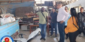 IMG 4801 Minister Andrew Baasaron van Economische Zaken, Ondernemerschap en Technologische Innovatie (EZ) heeft op 18 juli 2025 een kennismakingsbezoek gebracht aan drie belangrijke afdelingen van zijn ministerie: de Economische Controle Dienst (ECD), Waarborg en Ijkwezen, en de Technische Dienst. Het bezoek vond plaats op het terrein van de dependances in Saramacca Doorsteek.