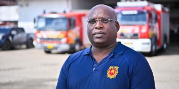 KBS Het Korps Brandweer Suriname (KBS) heeft zijn voorbereidingen aangescherpt om brandrisico’s tijdens de komende droge tijd te beperken. Extra manschappen, voorlichting en strengere waarschuwingen vormen de kern van de aanpak.