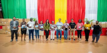 MEDIC Twaalf sociale instellingen in Suriname hebben zaterdag 12 juli 2025 medische verbruiksartikelen ontvangen dankzij bemiddeling van de presidentiële commissie die zorginstellingen ondersteunt.