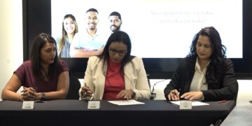 Ondertekening Staatsolie is straks jarig en deelt cadeautjes uit. Dit stelde de vertegenwoordiger van de corporate communications afdeling van Staatsolie, Kailash Bisessar, dinsdag vol humor aan het publiek aanwezig bij een ondertekening bijeenkomst op het hoofdkantoor van Staatsolie aan de Adhinstraat.