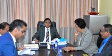 PRES ELECT 1 President Chandrikapersad Santokhi heeft op donderdag 10 juli 2025 een overleg gevoerd met president-elect Jennifer Simons en vicepresident-elect Gregory Rusland over een soepele machtsoverdracht en urgente beleidskwesties...