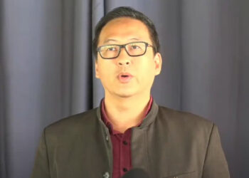 Stephen Tsang OWRO “Alle schoonmakers zijn bevorderd tot opzichters. Dus we hebben geen schoonmakers en ook bewakers zijn bevorderd”, zei minister Stephen Tsang van Openbare Werken en Ruimtelijke Ordening aan journalisten voor de aanvang van de Raad van Ministers...