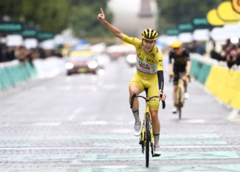 Tadej Pogačar Tourzege 2025 Tadej Pogačar viert zijn vierde Tour de France-titel. Anne-Christine Poujoulat/AFP/Getty Images