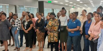 VGnew6 Tijdens een kennismakingsbijeenkomst op het ministerie van Volksgezondheid heeft het personeel stevige kritiek geuit op het beleid van de afgelopen vijf jaar. Minister André Misiekaba reageerde met een pleidooi voor deskundigheid, samenwerking en toegankelijke zorg...