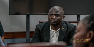 edgar sampie dna “We hebben allemaal gebeden en gehoopt voor een nieuwe wind en nu hebben we een nieuwe wind. Dus ik ga de regering niet boycotten”, zei DNA-lid Edgar Sampie maandag in gesprek met D-TV Express nadat hij afgelopen vrijdag de DNA-vergadering voor de toelating van acht parlementariërs had gemist vanwege een overmachtssituatie.