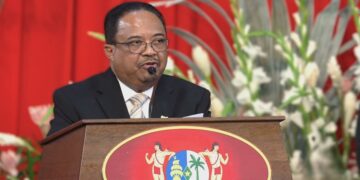 greg rusland vp In zijn eerste toespraak als vicepresident van de Republiek Suriname heeft Gregory Allan Rusland zich woensdag nadrukkelijk uitgesproken voor dienstbaarheid, transparantie en nationale eenheid.