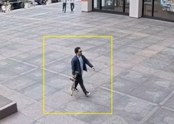 In een kantoorcomplex in Midtown Manhattan zijn maandagavond vier personen omgekomen bij een schietpartij, onder wie een politieagent buiten dienst.