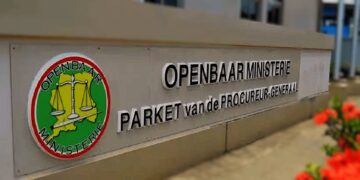 om Het Openbaar Ministerie (OM) heeft op woensdag 7 augustus 2025 een gevangenisstraf van tien jaar geëist tegen de 37-jarige N.B., die wordt verdacht van de verkrachting van een volledig afhankelijke vrouw op de vrouwenafdeling van een ziekenhuis in Paramaribo...