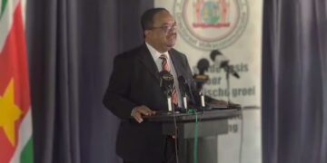 rusland rvm Vicepresident Gregory Rusland wil een goede verstandhouding met de media. Hij stelt dat het belang van een goede verstandhouding met de media heel groot is. Dit benadrukte de functionaris woensdag tijdens de eerste ministerraadsvergadering. Rusland stelt dat hij openheid en transparantie van de regering beloofd heeft.