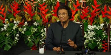 simons 2 “Het IMF-programma is afgerond, maar het effect dat bereikt was door dit programma is nu teniet gedaan”, zei president Jennifer Geerlings-Simons woensdag aan journalisten na de inauguratie.