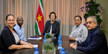 volksgezondheid president Minister André Misiekaba van Volksgezondheid heeft donderdag 24 juli 2025 een strategisch overleg gehad met president Jennifer Geerlings-Simons over urgente dossiers binnen de gezondheidszorg.