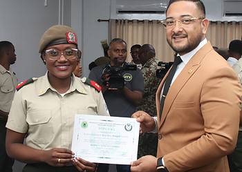 11 officieren behalen bachelor graad in Militaire Wetenschappen4 Elf officieren van het Nationaal Leger hebben succesvol de Bachelor Applicatie Cursus afgerond aan het Instituut voor Defensie Opleidingen (IDO).