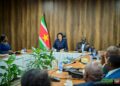 39c75654 80f6 4c4c 807c 028c6917eb4b Een delegatie van Marron- en Inheemse granmans, samen met Afro-Surinaamse vertegenwoordigers van de organisatie ‘Fiti Makandra’, heeft vrijdag 15 augustus 2025 een onderhoud gehad met president Jennifer Simons. Het gesprek stond in het teken van samenwerking, zelfbeschikking en de bescherming van grondenrechten...