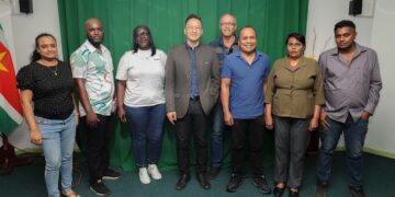 518394127 1204321335070538 6389649860824148338 n Minister Stephen Tsang van Openbare Werken en Ruimtelijke Ordening (OWRO) heeft dinsdag 12 augustus een delegatie van de Werknemersorganisatie Openbare Werken (WOOW) ontvangen voor een uitgebreid overleg. Het gesprek vond plaats op het ministerie en verliep in een open en constructieve sfeer.