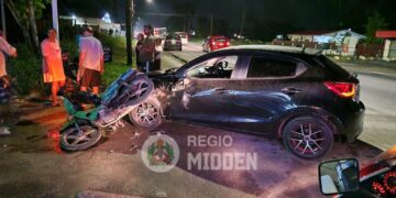 528036743 122307224558001925 8526193971320622747 n Een verkeersongeluk op de kruising van de Indira Gandhiweg en Emileweg heeft maandagavond geleid tot verwondingen bij een bromfietser, nadat hij werd aangereden door een personenauto.