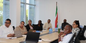 530246769 1163393689156266 8253765461248768650 n Minister André Misiekaba van Volksgezondheid, Welzijn en Arbeid heeft samen met diverse stakeholders een intensief overleg gevoerd met Port Health om de grensgezondheidscontrole in Suriname te versterken...