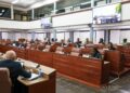 540059650 801761632245615 1559386540216909758 n De vaste parlementaire commissies van Onderwijs, Wetenschap en Cultuur (MinOWC) en Jeugdontwikkeling en Sport hebben in twee vergaderingen overleg gevoerd met de ministers Dirk Currie en Lalinie Gopal en hun staf. Tijdens deze bijeenkomsten stond de voorbereiding op het nieuwe schooljaar en de aanpak van actuele knelpunten centraal...