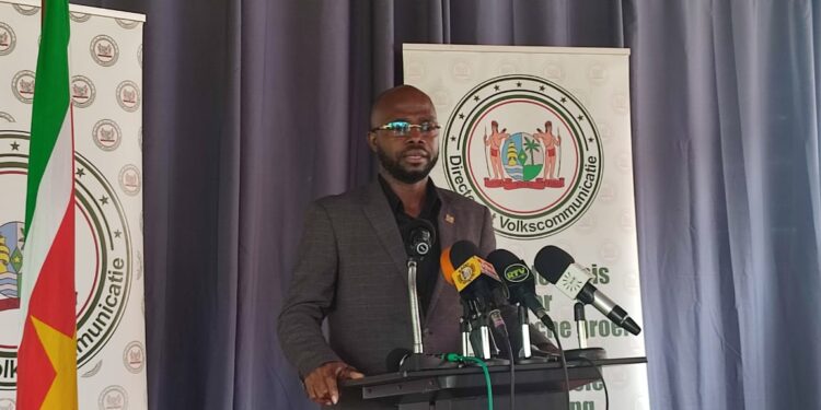 Andre Misiekaba Minister André Misiekaba van Volksgezondheid, Welzijn en Arbeid (VWA) heeft bevestigd dat het project voor de digitalisering van de gezondheidszorg wordt voortgezet met financiering vanuit de Inter-Amerikaanse Ontwikkelingsbank (IDB)...