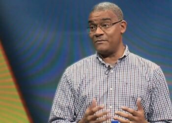 Andrew Baasaron,minister EZOTI. Beeld: Q&A