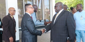 Foto bezoek SLM Minister Raymond Landveld van Transport, Communicatie en Toerisme (TCT) heeft op donderdag 31 juli 2025 een kennismakingsbezoek gebracht aan de Surinaamse Luchtvaart Maatschappij (SLM). Het bezoek vond plaats op het hoofdkantoor aan de J.A. Lachmonstraat in Paramaribo en maakt deel uit van de oriëntatiefase van de bewindsman binnen zijn ministerie...