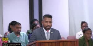 Harish Monorath Juspol DNA Het ministerie van Justitie en Politie (Juspol) verkeert in een uiterst precaire financiële situatie. Al sinds 2015 staat een bedrag van SRD 312 miljoen aan facturen, waarvoor reeds reçu’s zijn uitgeschreven, onbetaald open bij het ministerie van Financiën en Planning...