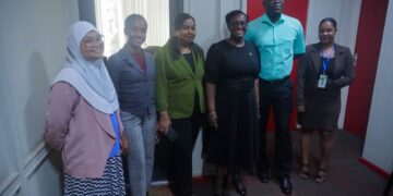 IMG 20250829 WA0086 1536x1023 1 Minister van Financiën en Planning, Adelien Wijnerman, heeft vrijdag een werkbezoek gebracht aan het Centraal Belastingkantoor (CBK) aan de Van Sommelsdijckstraat in Paramaribo en het kantoor van het Directoraat der Belastingen aan het Kerkplein...