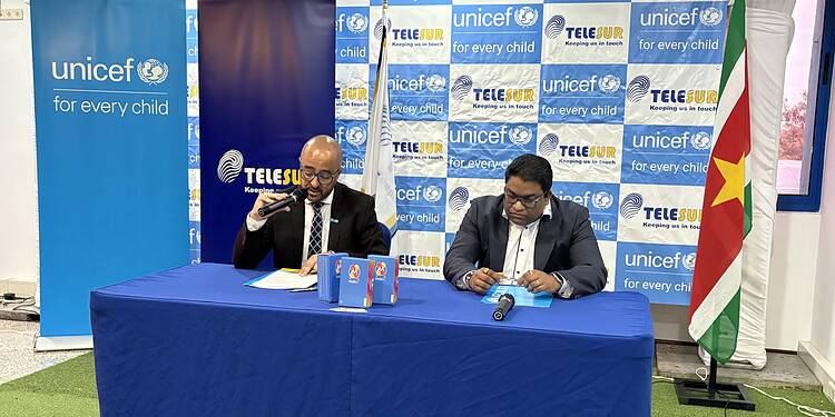 IMG 0598 N.V. Telesur heeft een memorandum of understanding (MOU) getekend met UNICEF. De MOU is gisteren op het hoofdkantoor van het telecombedrijf.