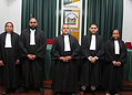 De beëdigde advocaten v.l.n.r. mr. K. Jakaoemo, mr. P. Mathoera, mr. A. Randhirsing, mr. R. Ramnares en mr. J. Foort