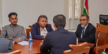 KON 6388 2048x1214 1 Minister Stanley Soeropawiro van Grondbeleid en Bosbeheer (GBB) heeft onlangs een overleg gevoerd met een delegatie van het United Nations Development Programme (UNDP)..
