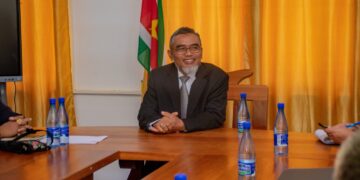 KON 6748 2048x1365 1 Minister Stanley Soeropawiro van Grondbeleid en Bosbeheer (GBB) heeft donderdag een delegatie van bewoners uit Reeberg ontvangen op zijn ministerie...