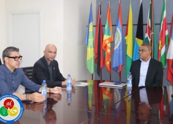 Minister with SGCC Directors jpeg Minister Andrew Baasaron van Economische Zaken heeft een delegatie van de Suriname-Guyana Chamber of Commerce (SGCC) ontvangen voor een constructief overleg over handel, investeringen en bilaterale samenwerking.