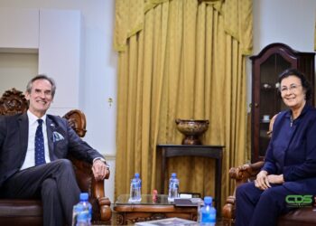 NEDAMBASS1 President Jennifer Simons heeft op dinsdag 5 augustus 2025 de Nederlandse ambassadeur in Suriname, Walter Oostelbos, ontvangen voor een kennismakingsbezoek op het Presidentieel Paleis.