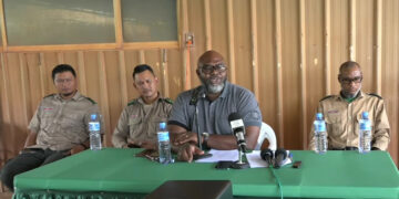 Personeelsbond SBB uit hun misnoegen over de directie tijdens een persconferentie