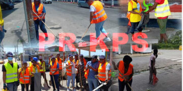 Screenshot 2025 08 24 122617 In het centrum van Paramaribo is vorige week zondag een bijzondere schoonmaakactie van start gegaan. Het initiatief komt van buurtmanager majoor van politie Leverni Blokland, ondersteund door inspecteur van politie derde klasse Diego Druivendal...