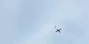 Sochi Drone Een Oekraïense droneaanval heeft in de nacht van zaterdag op zondag brand veroorzaakt bij een olieterminal in de Zuid-Russische badplaats Sochi. Dat maakten de lokale autoriteiten bekend. Er vielen geen gewonden, maar het incident onderstreept de aanhoudende kwetsbaarheid van Russische energievoorzieningen...