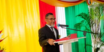 Stanley Soeropawiro GBB Het digitaliseren van het grondbeleid, van aanvraag tot afhandeling, is een van de belangrijkste beleidsprioriteiten van minister Stanley Soeropawiro van Grondbeleid en Bosbeheer (GBB). "We komen er niet onderuit. De technologie is er en we moeten er gebruik van maken. Mensen moeten hun aanvraag digitaal kunnen volgen," zegt de bewindsman in gesprek met Key News.