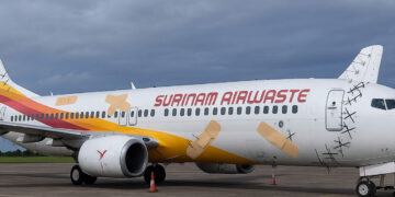 Surinam Airwaste De Tijdelijke Presidentiële Werkgroep Luchtvaartsector heeft nu de kans om het verschil te maken. Niet door pleisters te plakken op een maatschappij die al vleugellam is, maar door een duidelijke route uit te stippelen: liquidatie van de SLM en de opbouw van een nieuwe, gezonde nationale carrier.