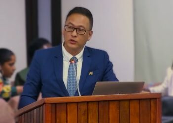 Stephen Tsang minister van Openbare Werken en Ruimtelijke Ordening.Beeld: DNA tv